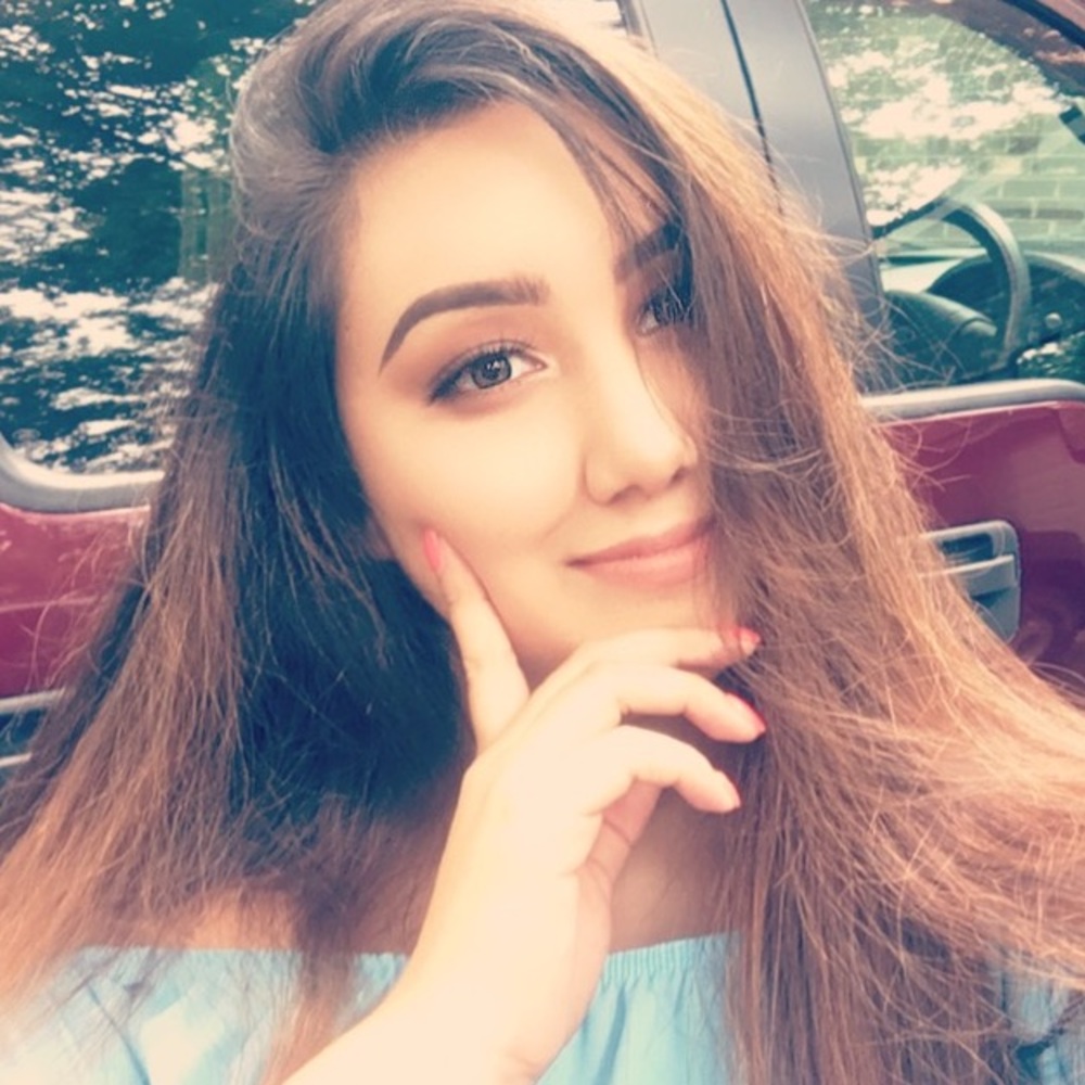 Meet your Posher, Dennise